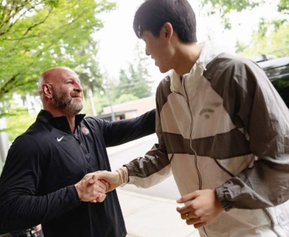 开拓者主帅：杨瀚森已经准备好了

瀚森杨已经为NBA准备了一年多了，所以才会在这