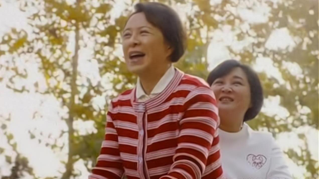 演员刘佳：照顾父亲淡出演艺圈10年，父亲离世后，守骨灰生活8年