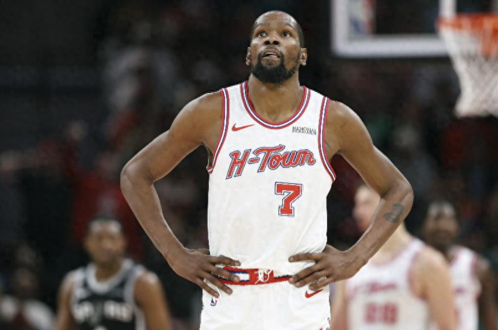 NBA常规赛，火箭99-109不敌黄蜂。这场比赛打得还是太糟糕了，前三节不断拉开