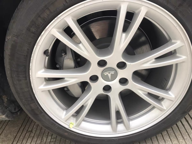 modely19和20轮毂选择建议
20轮毂和19的我都试了我是19的长续航y，