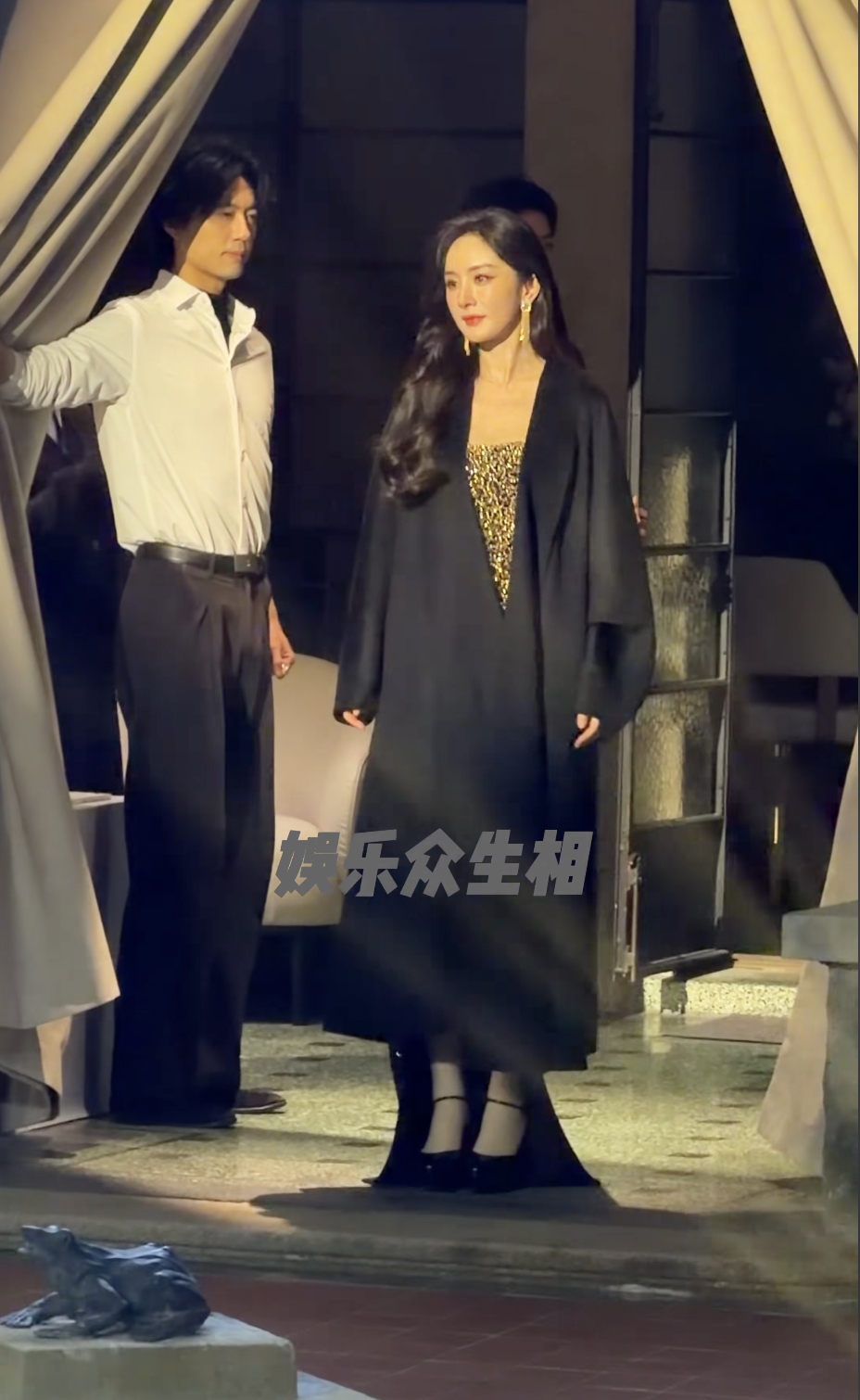 这一夜，32岁吴千语和28岁娜然同框，才知啥是顶级美女的巅峰