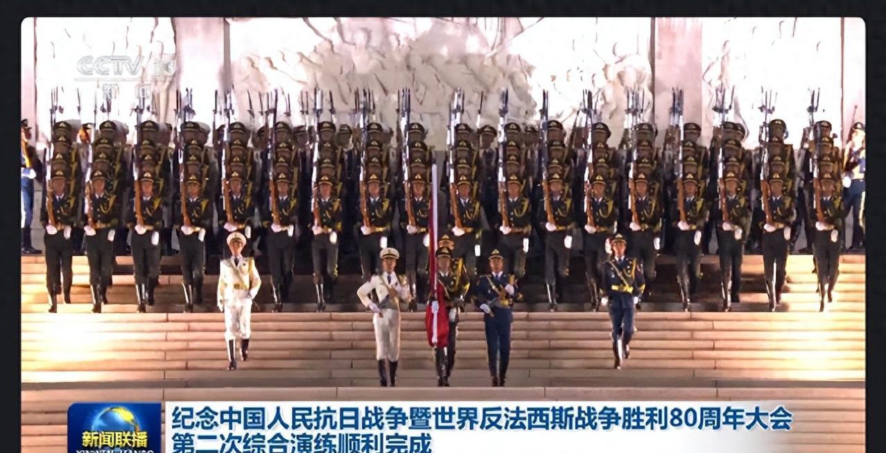 中国93大阅兵演练曝光，美国破防了，美国阅兵像是战俘游行
中国只是公布了93大阅