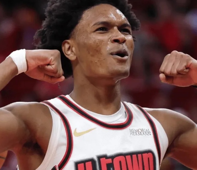 NBA评论员帕金斯在今天的一档节目中谈到了阿门-汤普森。
帕金斯说道：
