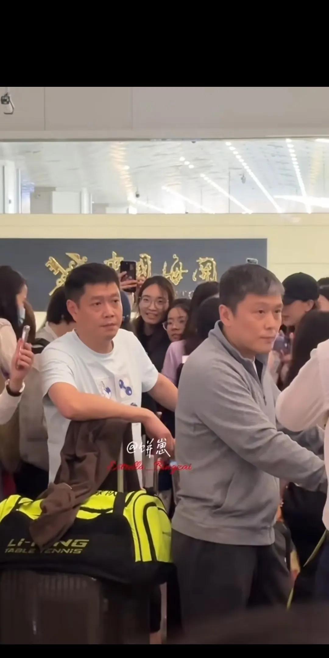 国乒队伍总是这么忙碌，刚结束比赛就连夜赶回北京。像这次澳门世界杯后，20日比赛刚