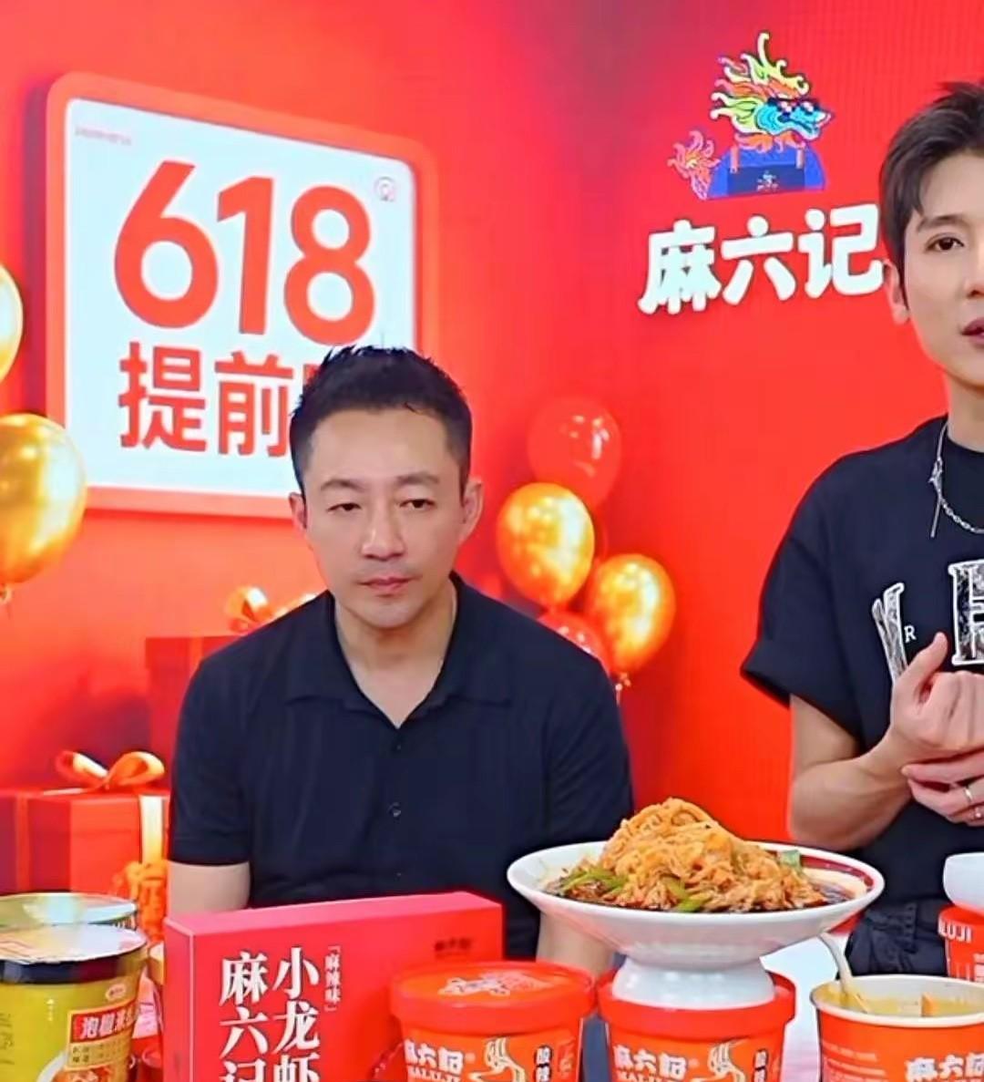 你们发现了吗
这两天的直播汪小菲都看起来没什么精神劲儿很疲惫的样子！
刚才在官旗