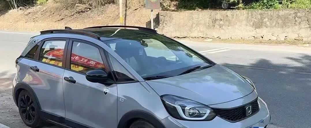 想不通啊！

50万以内最好的车，咋就哑火了呢？

看吧，一位汽车网红女