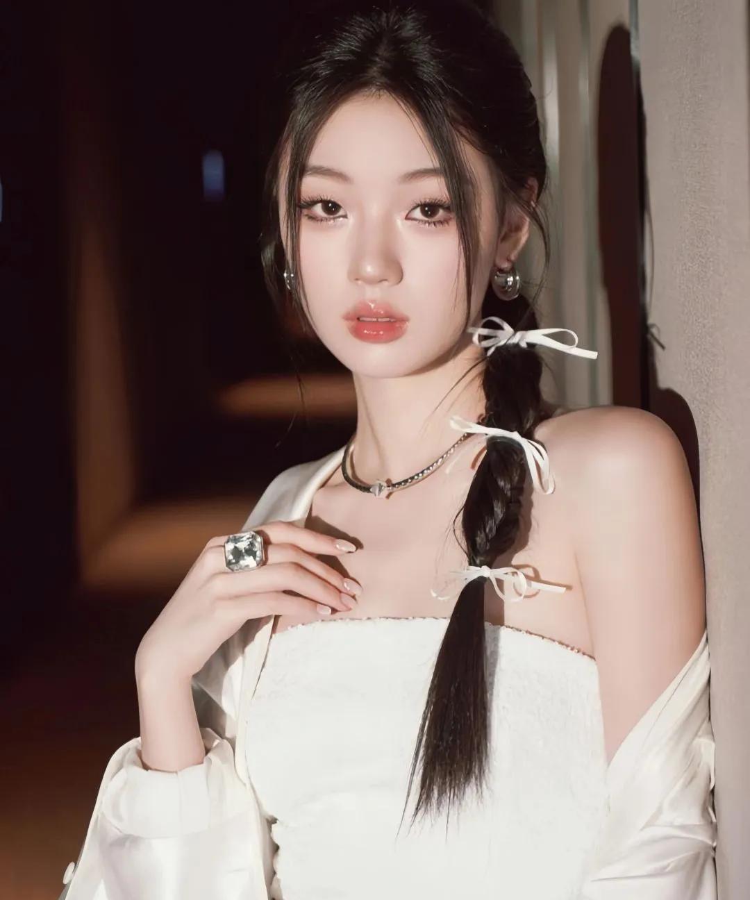 如果我是单依纯，
我今天比赛都不参加了，
连夜飞回家，马上要做的的第一件事就是