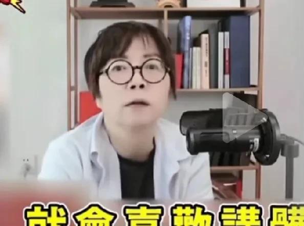 黄智贤成了岛内绿得发油的“三立”新闻的“宠儿”。
这民进党这招“借刀杀人”还玩得