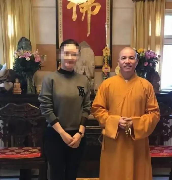 少林寺新住持才上任两天，
竟出现了令人咋舌的状况！
你能想象吗？曾经被释永信搞得