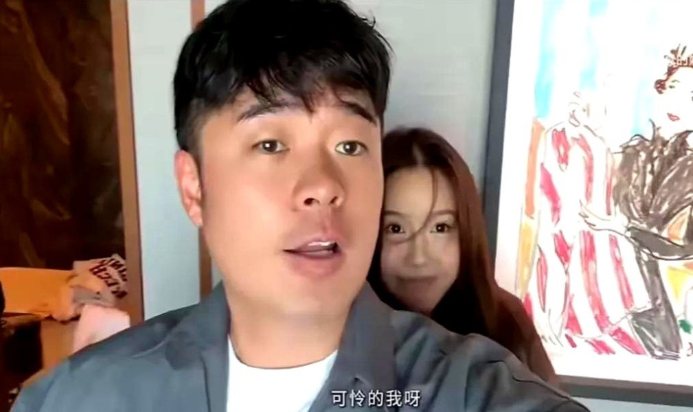 看这组照片

瞬间理解陈赫为什么离婚了

不是因为腻了，也不前妻不年轻了，而是新