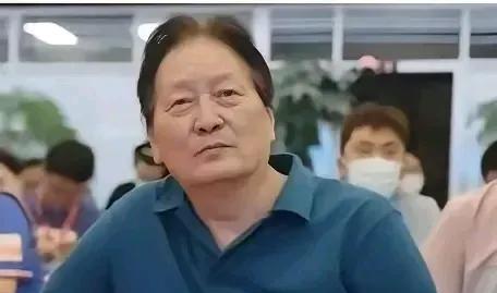 随着伊万的下课，以朱广沪，傳博为首的国足选帅组又要开始物色国足主教练了。
希望足