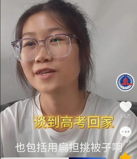 扁担女孩首次出镜，长的非常漂亮，眼神里充满了稳重和智慧！

扁担女孩首次出镜：藏