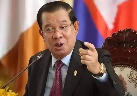 洪森怒曝边境惊雷！柬泰炮火再起，边民祈盼的却是菜市喧嚣