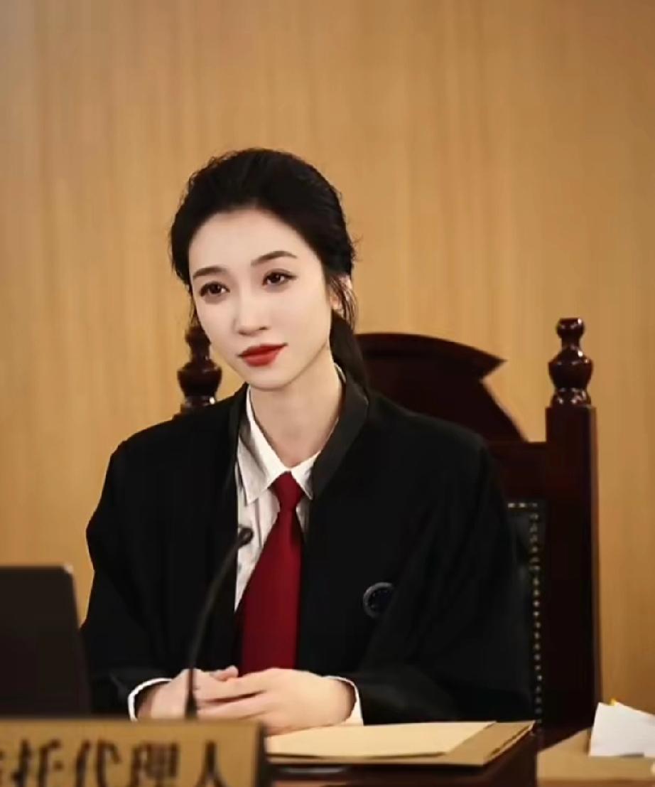 王格格一直给人一种不媚不俗的感觉，一眼看了舒服，
细看很漂亮[送心][送心]
这