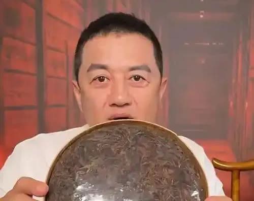 李亚鹏如果回归拍戏会有流量吗
如果李亚鹏不那么固执己见
他的生活应该不是今天