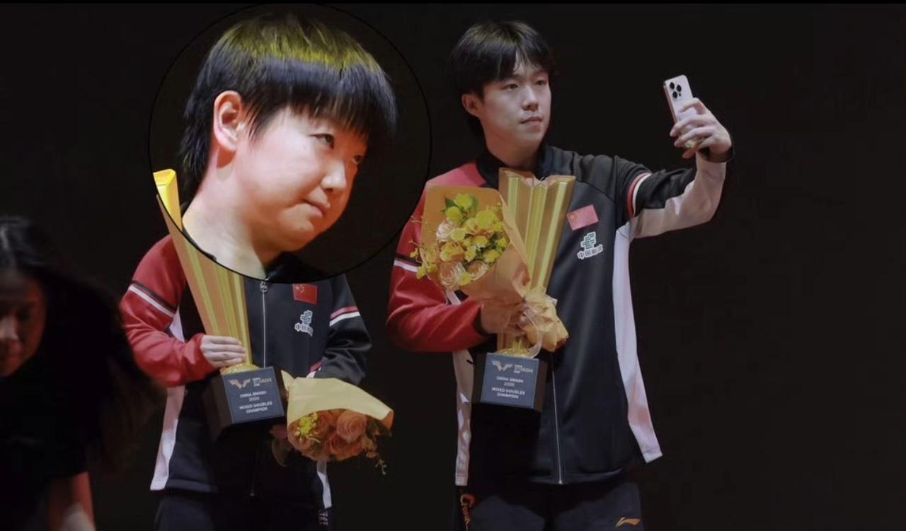 哈哈哈哈
莎莎也没想到吧！
这个白眼被放大了