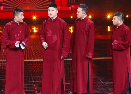 那年，李菁何云伟被采访为何会离开德云社？李菁坦言：真的没有办法了，大半年才安排两