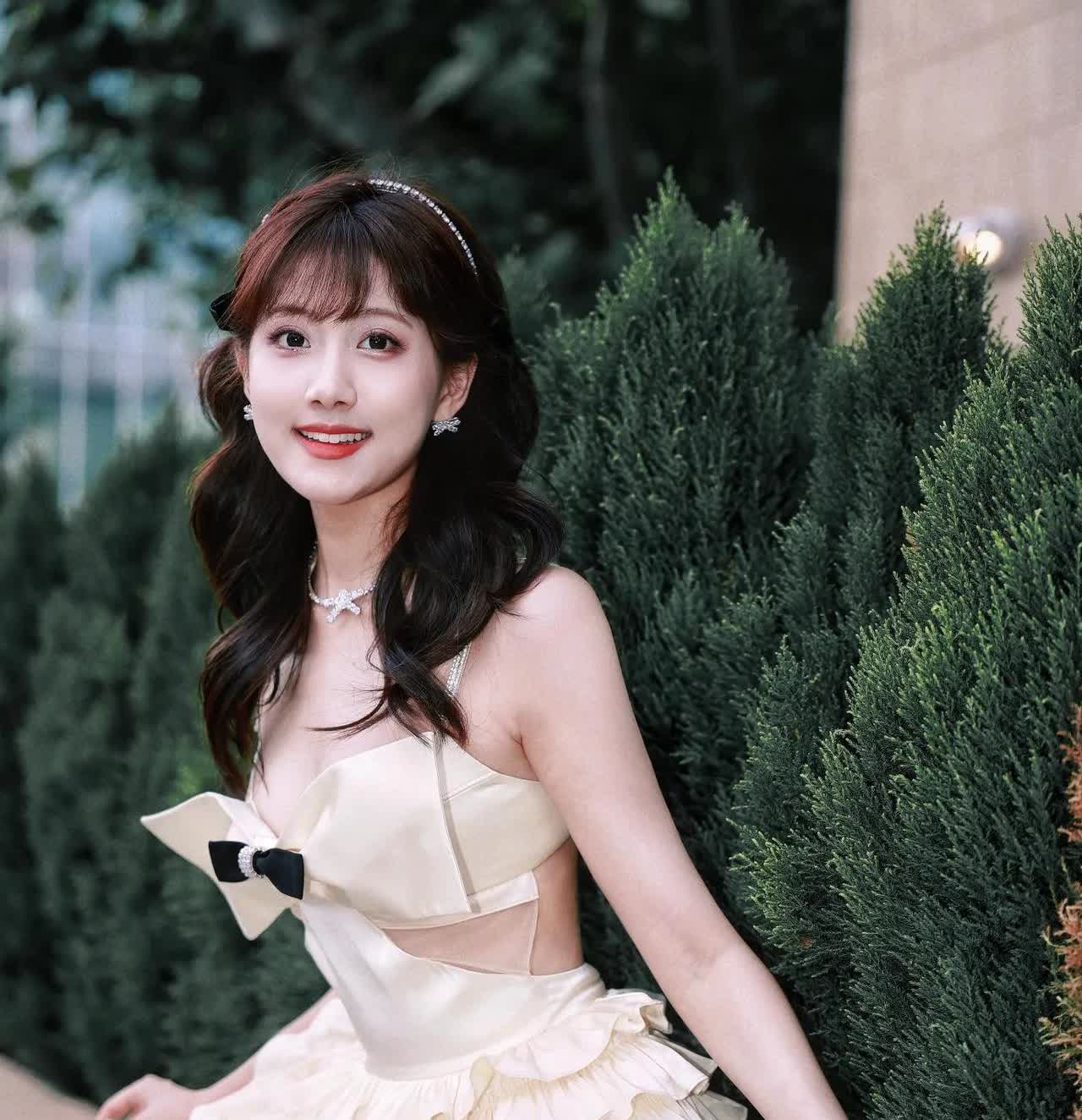 为什么说千万不要惹像李艺彤这样二次元的少女

最近，李艺彤参加浪姐的录制，李