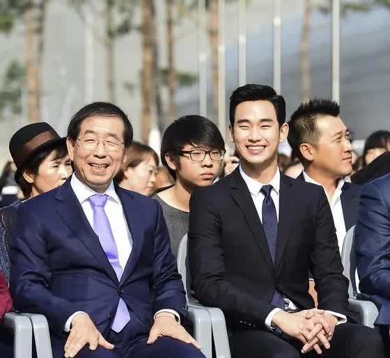 金秀贤人设崩塌？不可能！

如果你见过他这张照片，就知道细节骗不了人，金秀贤