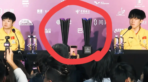 重庆冠军赛赛后采访

大家发现一个细节没

孙颖莎和王楚钦两个人根本都不熟

到