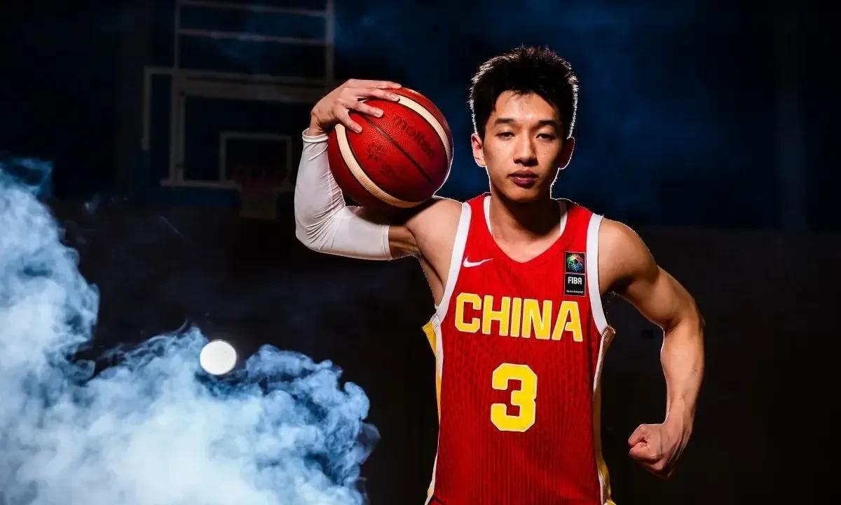 广东宏远后卫杨溢打德国拿2分，打加拿大拿3分，比赛中，突至篮下被罩住不能出手，甩