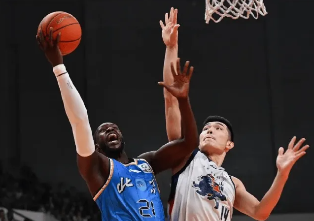 12月13日北京男篮将迎来新赛季CBA首战，对手是江苏男篮。
记者发文：北京男篮