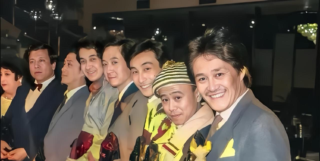 一张33年前的老照片，回想当时的他们，逗得观众捧腹大笑，满满都是童年春晚的味道。
