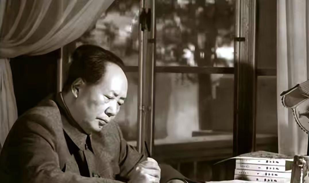 [下雨]问大家一个问题，当年教员为什么说抗日战争快不得，解放战争拖不得？直接说结