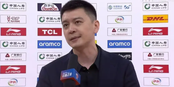 辽宁主场八打五艰难拿下比赛，新疆这场比赛虽败犹荣。沙拉木被威尔斯打头已经违体不吹