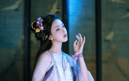 娘亲本是侯府真千金，却活成最卑微的正室，临死前，只有我一人陪在她身边...