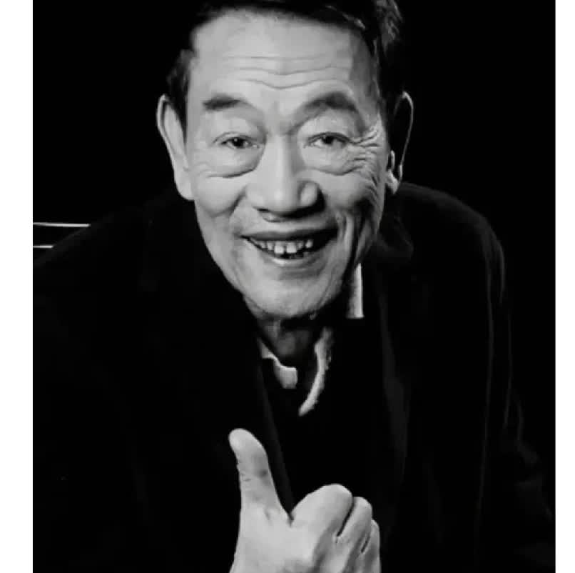本以为杨少华的离世，杨家会引发一场家产之战。
然而不但没有发生争夺家产，居然哥