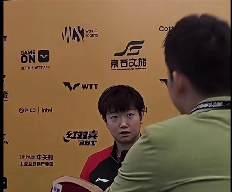 把主持人逗得嘿嘿笑！
真的是纯天然的可爱莎！