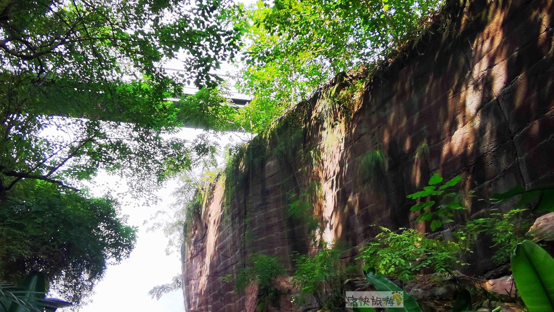 隐藏在自贡城区内的“一线天”