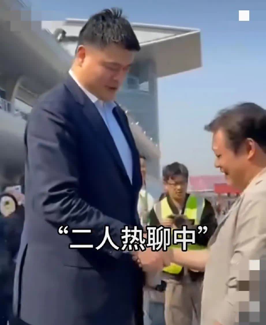 姚明范志毅同框，唯独缺了一个刘翔！
姚明自从卸任篮协主席之后，人看着也瘦了很多