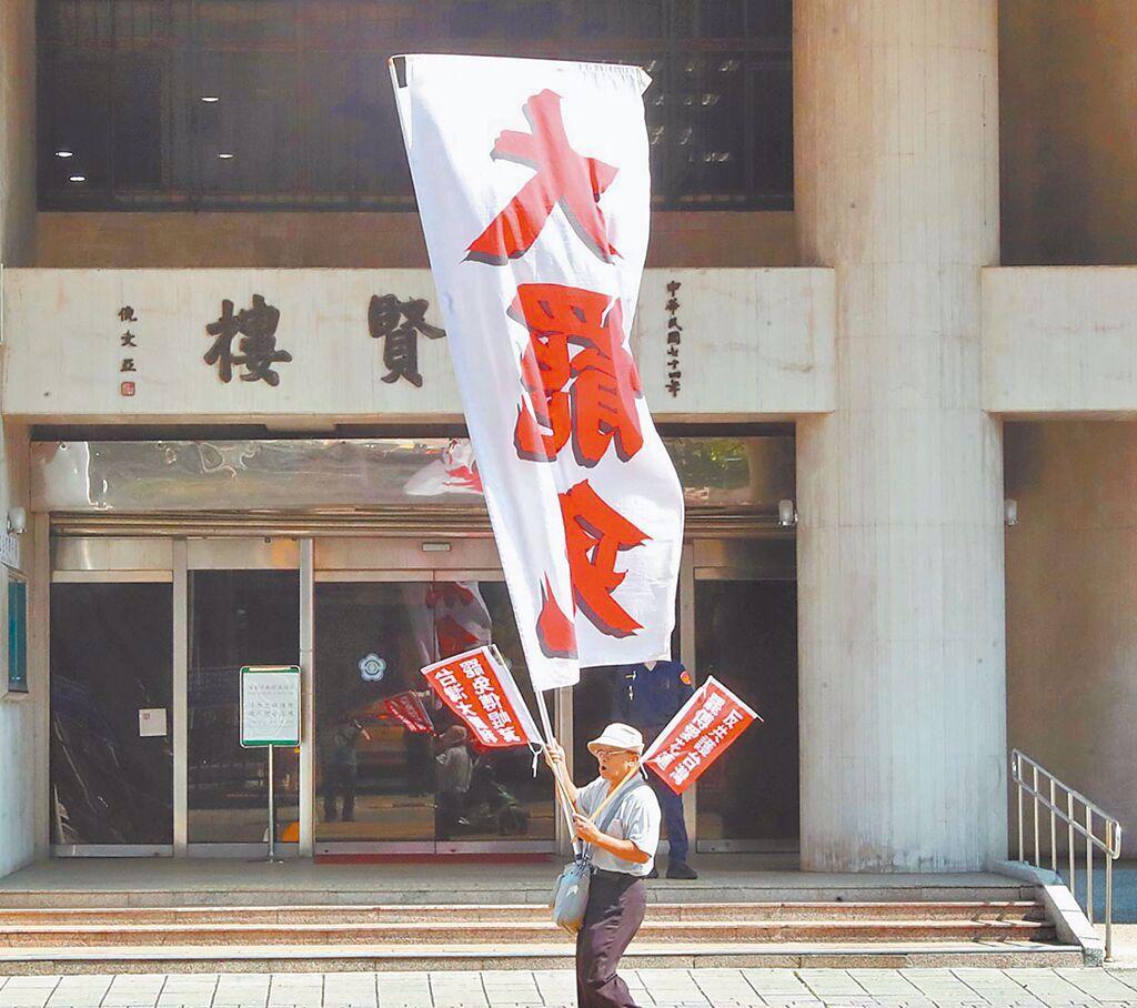 曾投绿但反罢免 小黄运将呛：小朋友被教育到没有是非
民进党主席赖清德推动大罢免，