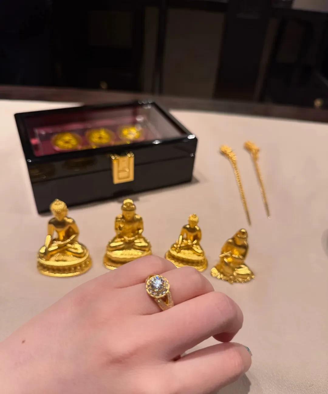 驴姐吐槽自己不敢看蛋蛋拍的段子，我买个十万老凤的高兴的睡不着觉，人家蛋蛋开直播拆