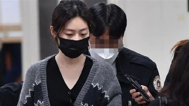 越扒越有！金赛纶16岁疑似为金秀贤堕胎，这下邓紫棋的天彻底亮了