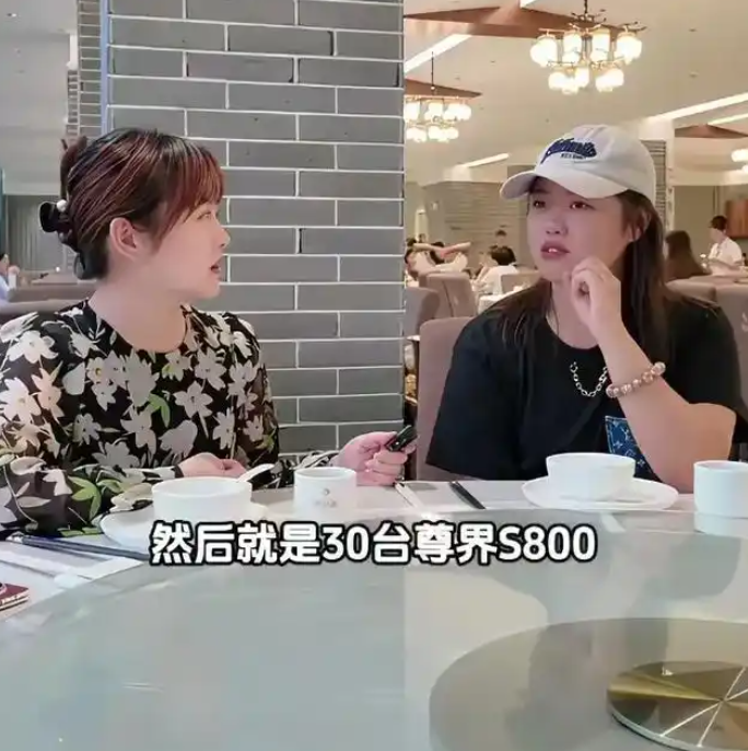 一口气买35台华为车，张姐把“缺货”两个字贴在了所有对手的脑门上。

她挑了1台
