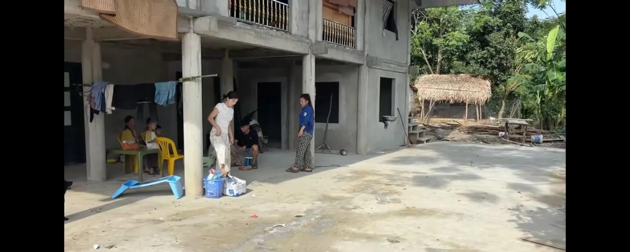今天，是小潘来到越南丈母娘家的第四天。
前两日，他身体微恙，暂歇了手中的活儿。今