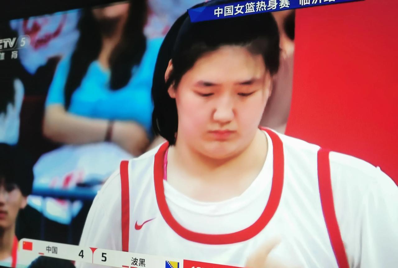 张子宇为中国队得分
记住：第一节还有六分钟，张子宇为中国女篮拿下两分，这是张子宇