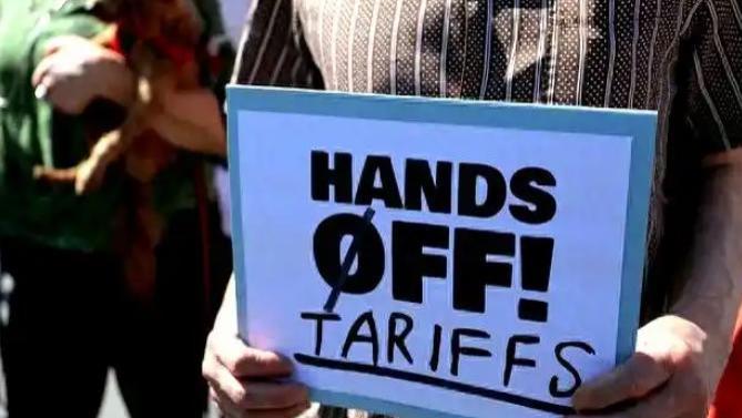 果不其然，特朗普还是怂了，汽车关税大反转，中美博弈分水岭已显