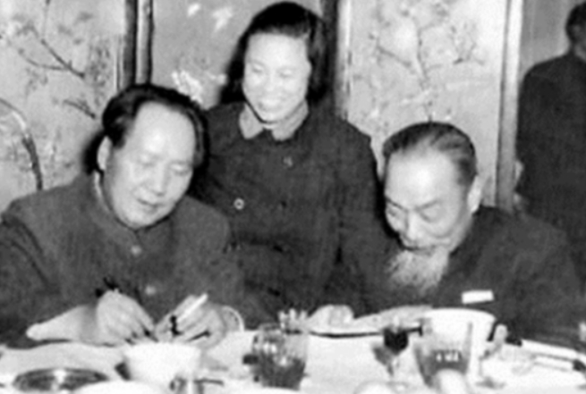1960年，周总理给毛主席送来一碗红烧肉，说道：快尝尝，澳大利亚的猪肉。毛主席端