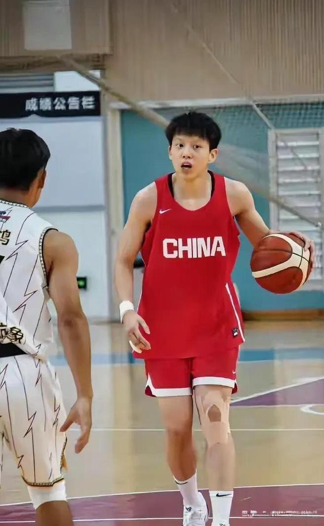 田媛媛在大运会上哈登式后撤步三分准绝杀波兰，让中国球迷记住她!李缘在亚洲杯的场均
