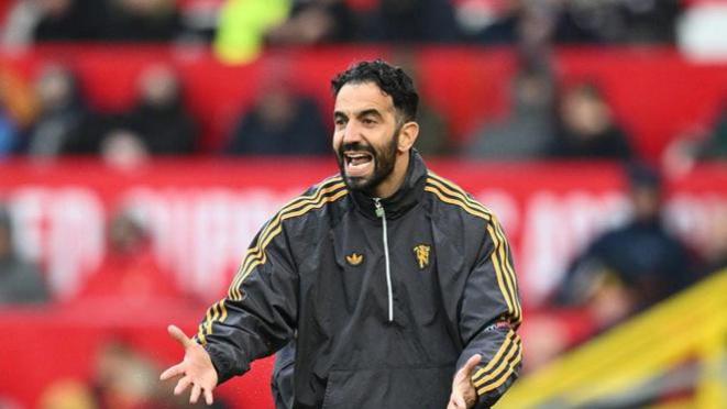 曼联三连胜冲前四！阿莫林力赞 33 岁巨星：队友都该学他