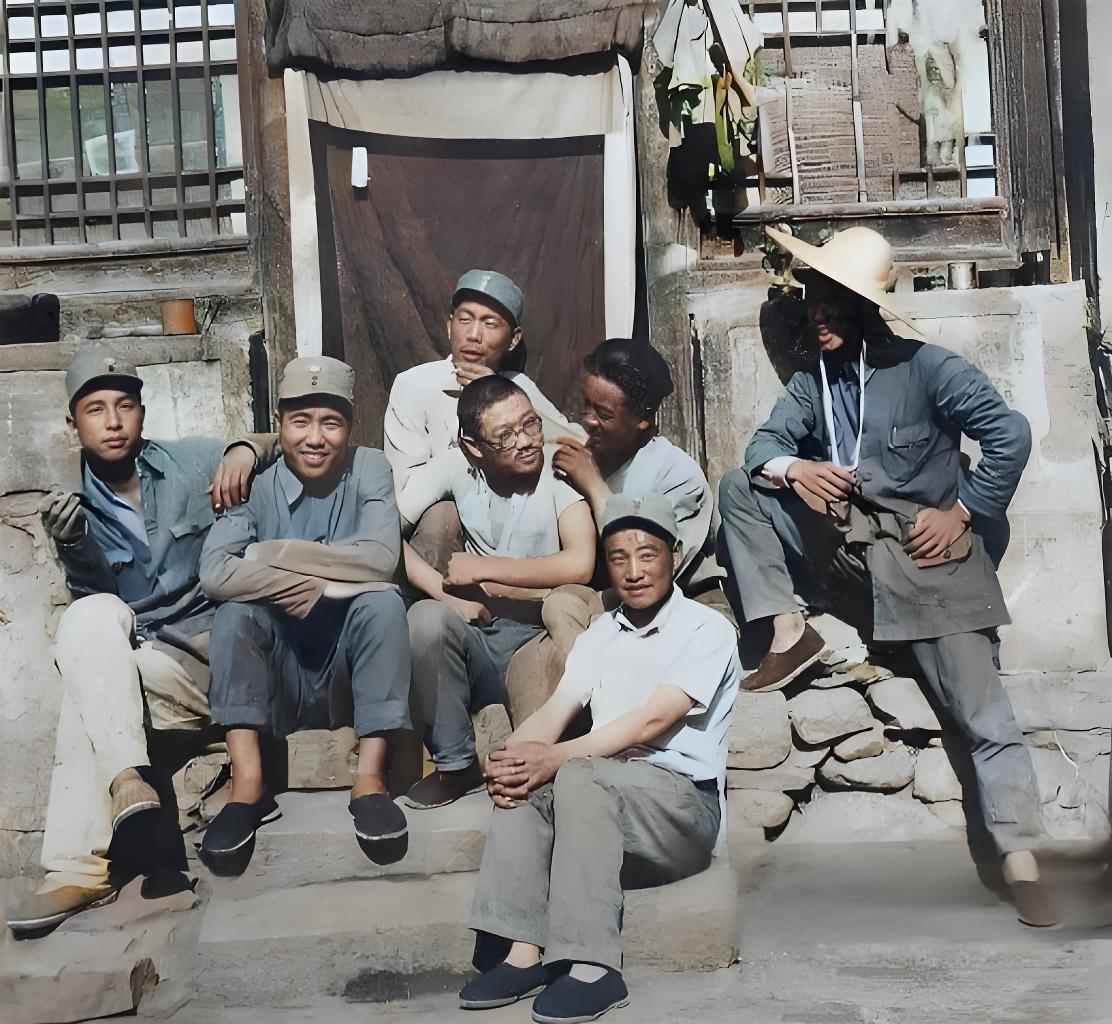 1943年夏天，日军大扫荡两个多月前，岭东村的政治部宣传科全体成员