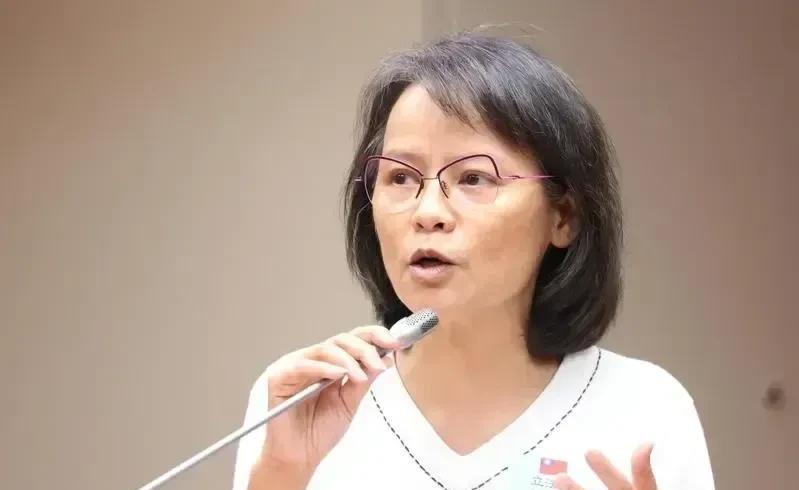 真替北一女中教师区桂芝担心，因为坚称“台湾属于中国” 言论，而遭受绿独铺天盖地报