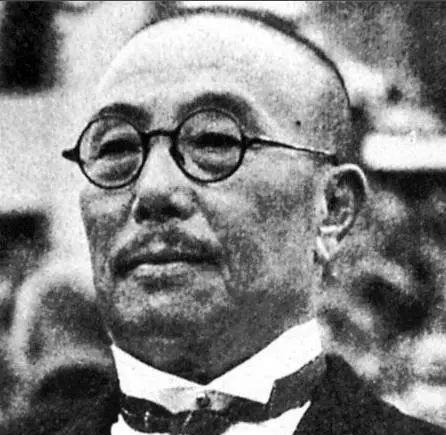 1940年，大汉奸傅筱庵为了活命，不仅请了23个保镖，还弄了4辆警卫汽车，谁知，
