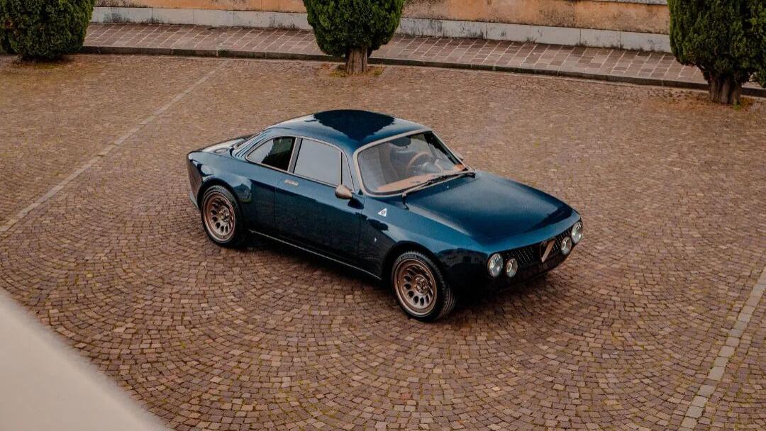 这辆惊艳的Totem阿尔法·罗密欧经典改装版，冒烟的可不止轮胎