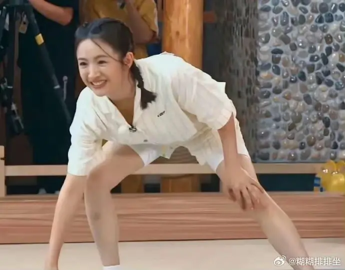 林依晨41岁了，居然还有那么一丝少女感 ​
