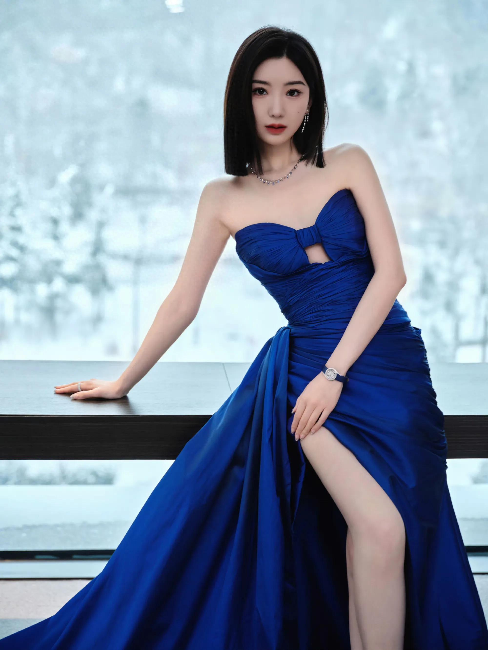 女星毛晓彤造型集：曼妙身姿、玲珑俊美
